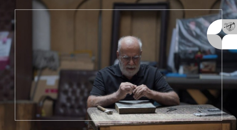 استاد مصطفی خدادادزاده قلم‌زن برجسته اصفهان